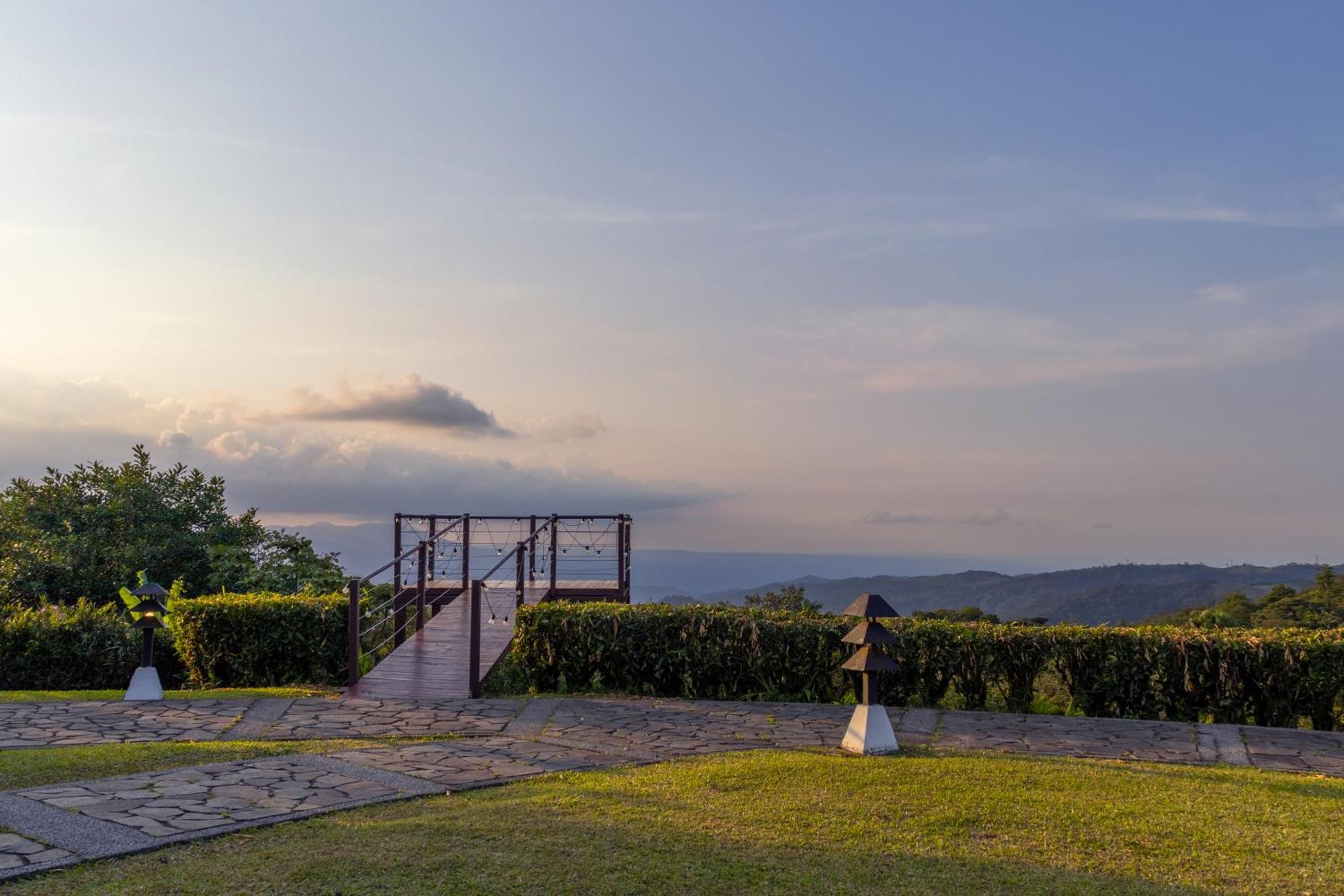 Villa Blanca Cloud Forest Hotel & Retreat San Ramón Exterior foto